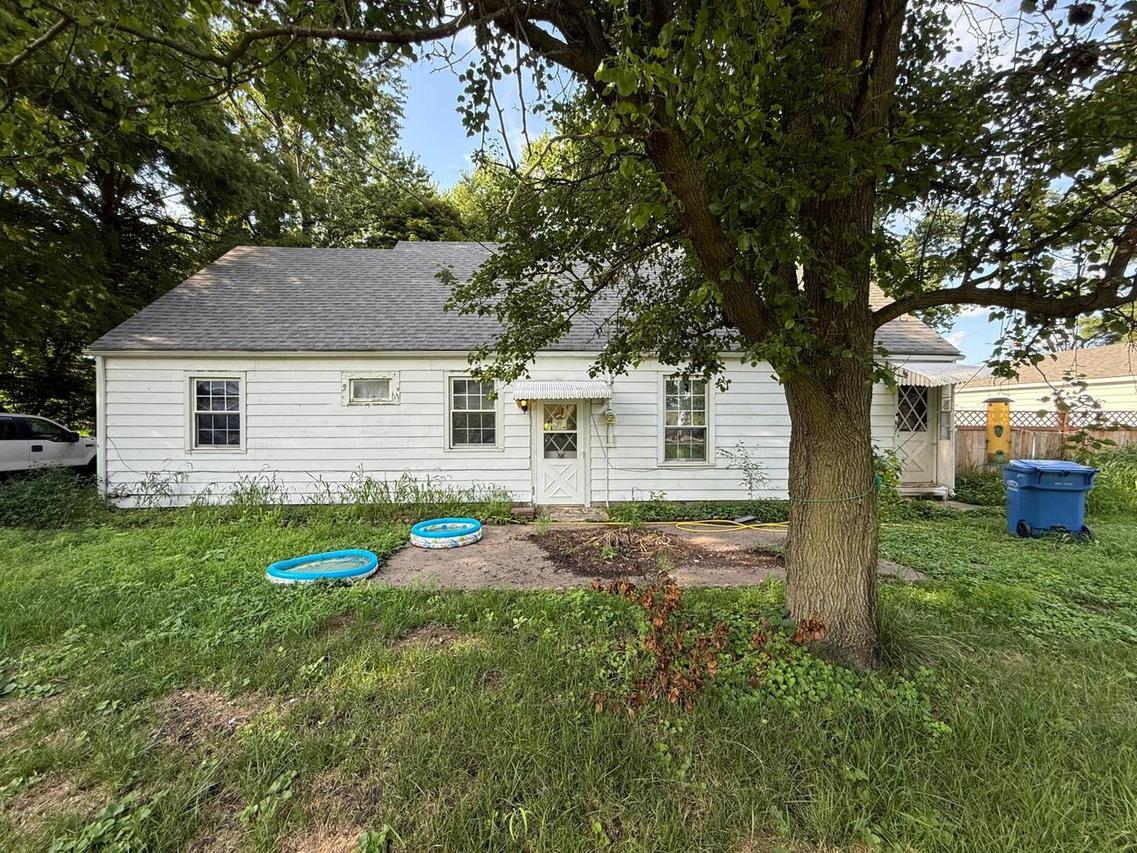 20961 Center Staff Rd., Illiopolis, IL 62539