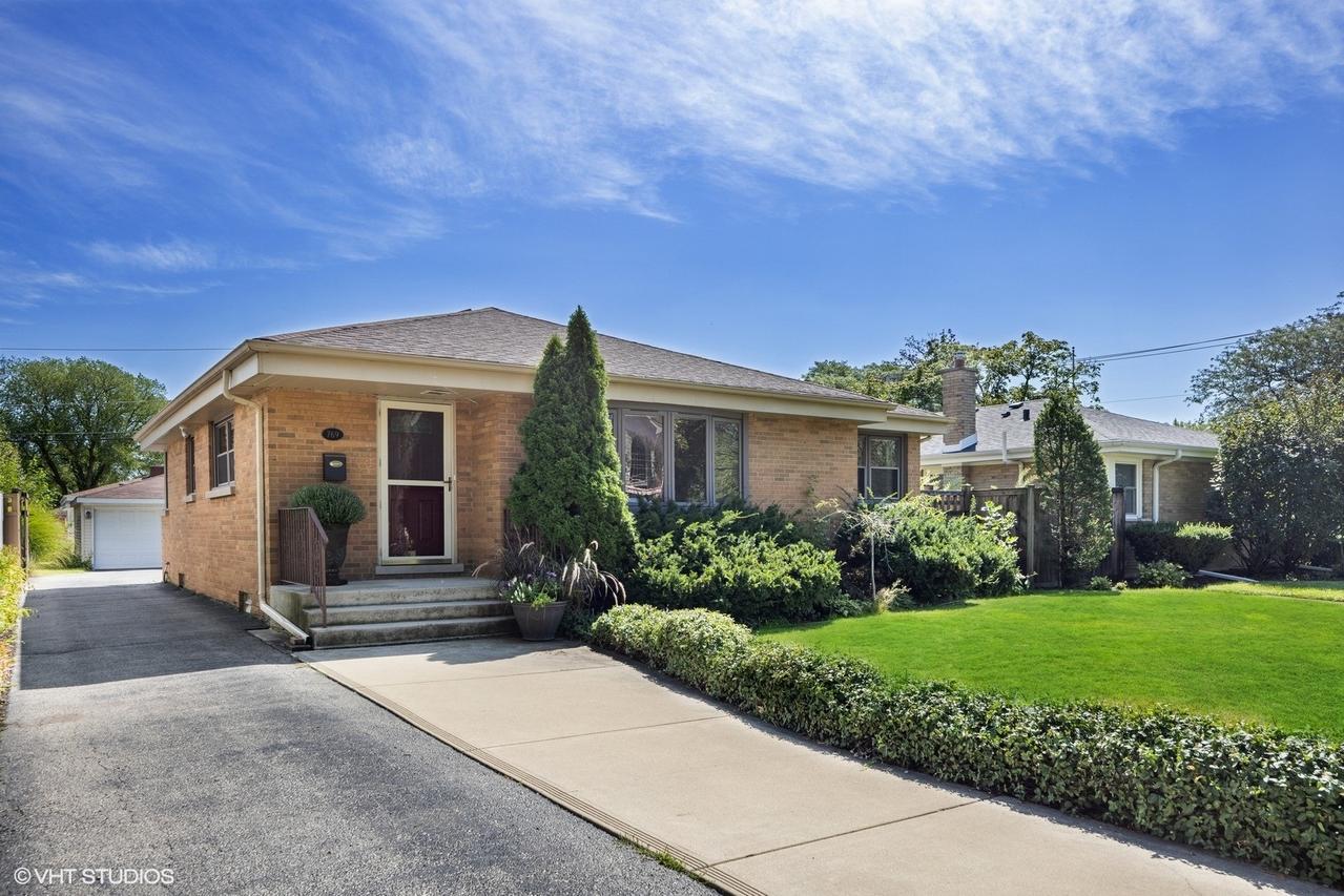 769 S Fairview Ave., Elmhurst, IL 60126