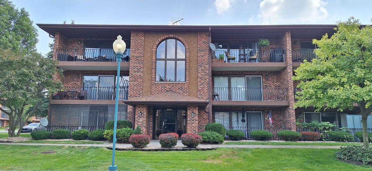 11001 Stony Creek Dr. #2C, Palos Hills, IL 60465
