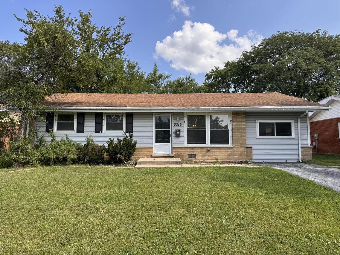 3312 Maple Ln., Hazel Crest, IL 60429