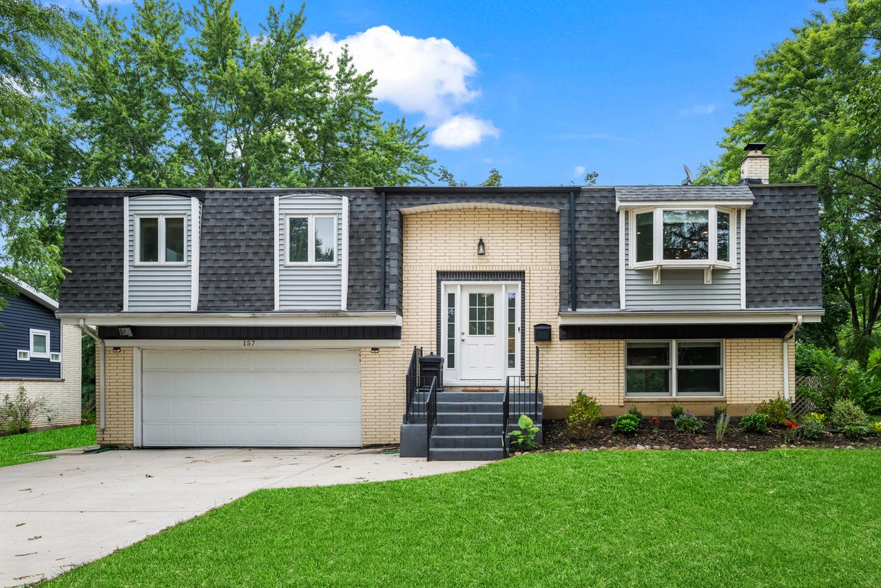 157 W Garden Ct., Palatine, IL 60067