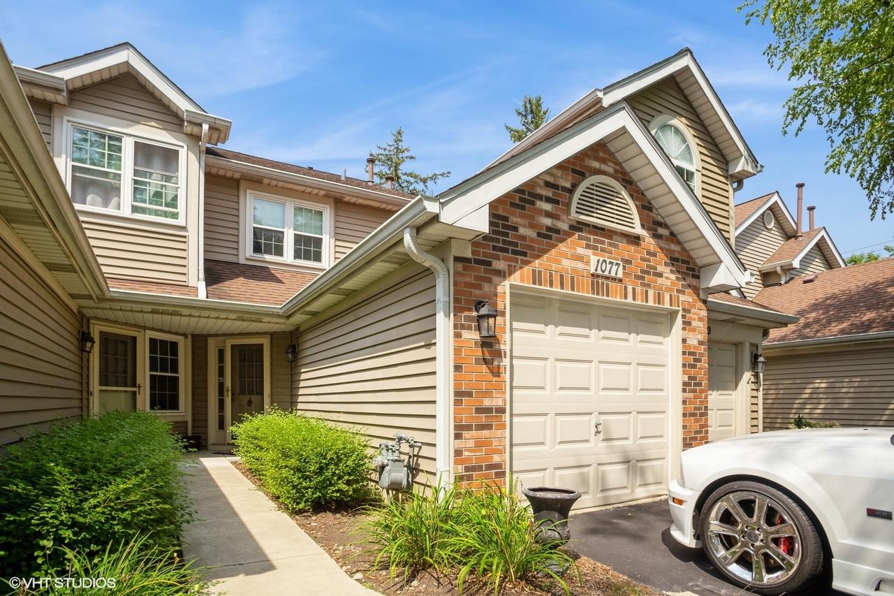 1077 Lakewood Cir., Carol Stream, IL 60188