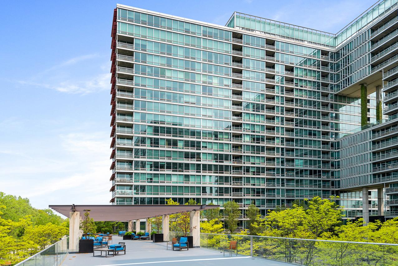 9725 Woods Dr. #802, Skokie, IL 60077