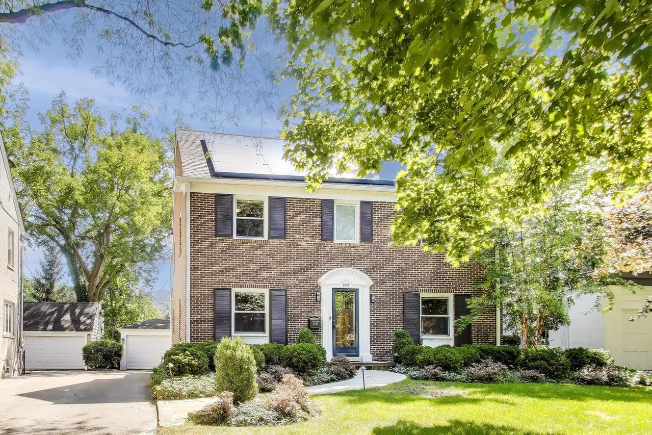 2025 Bennett Ave., Evanston, IL 60201