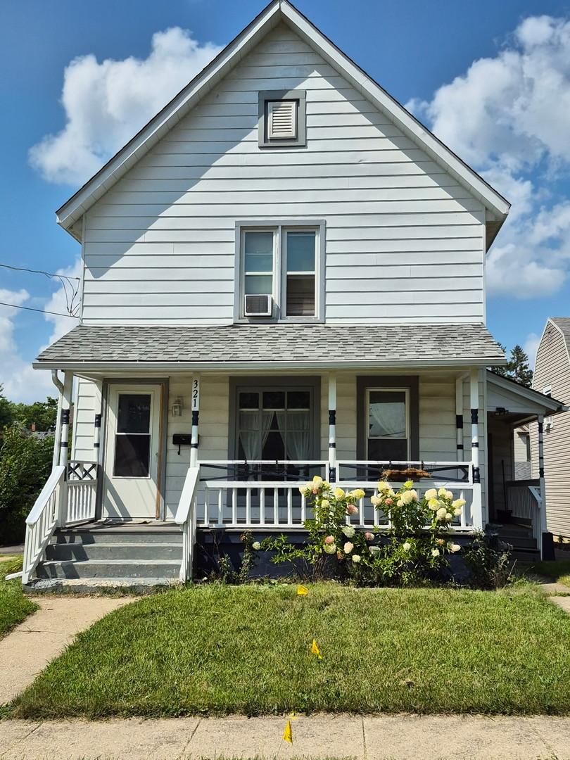 321 Hoy Ave., Woodstock, IL 60098