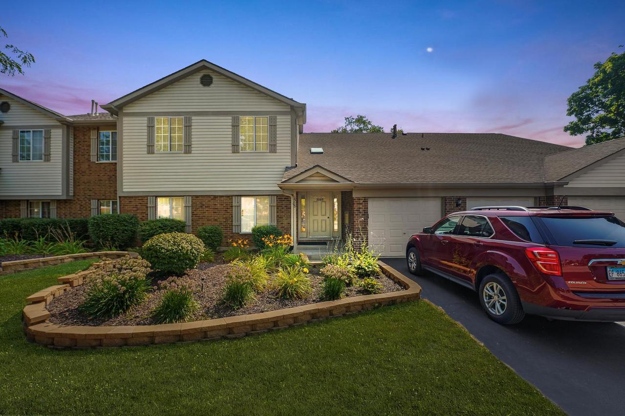 1505 Mercury Dr. #6, Schaumburg, IL 60193