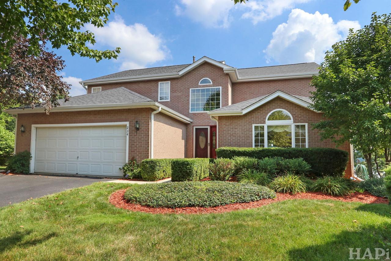234 N Crooked Lake Ln., Lindenhurst, IL 60046