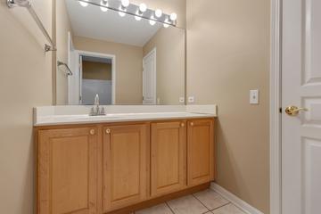 34 Twickenham Ct., Algonquin, IL 60102