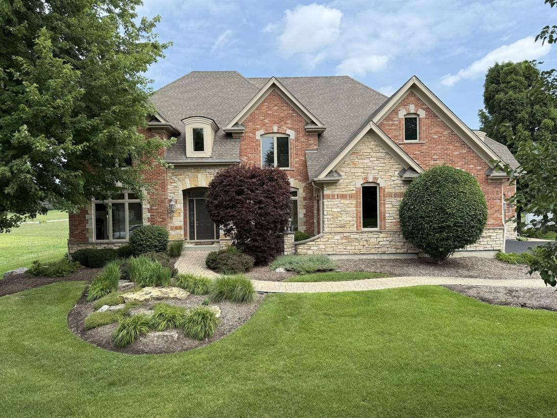 823 Sunflower Dr., Geneva, IL 60134