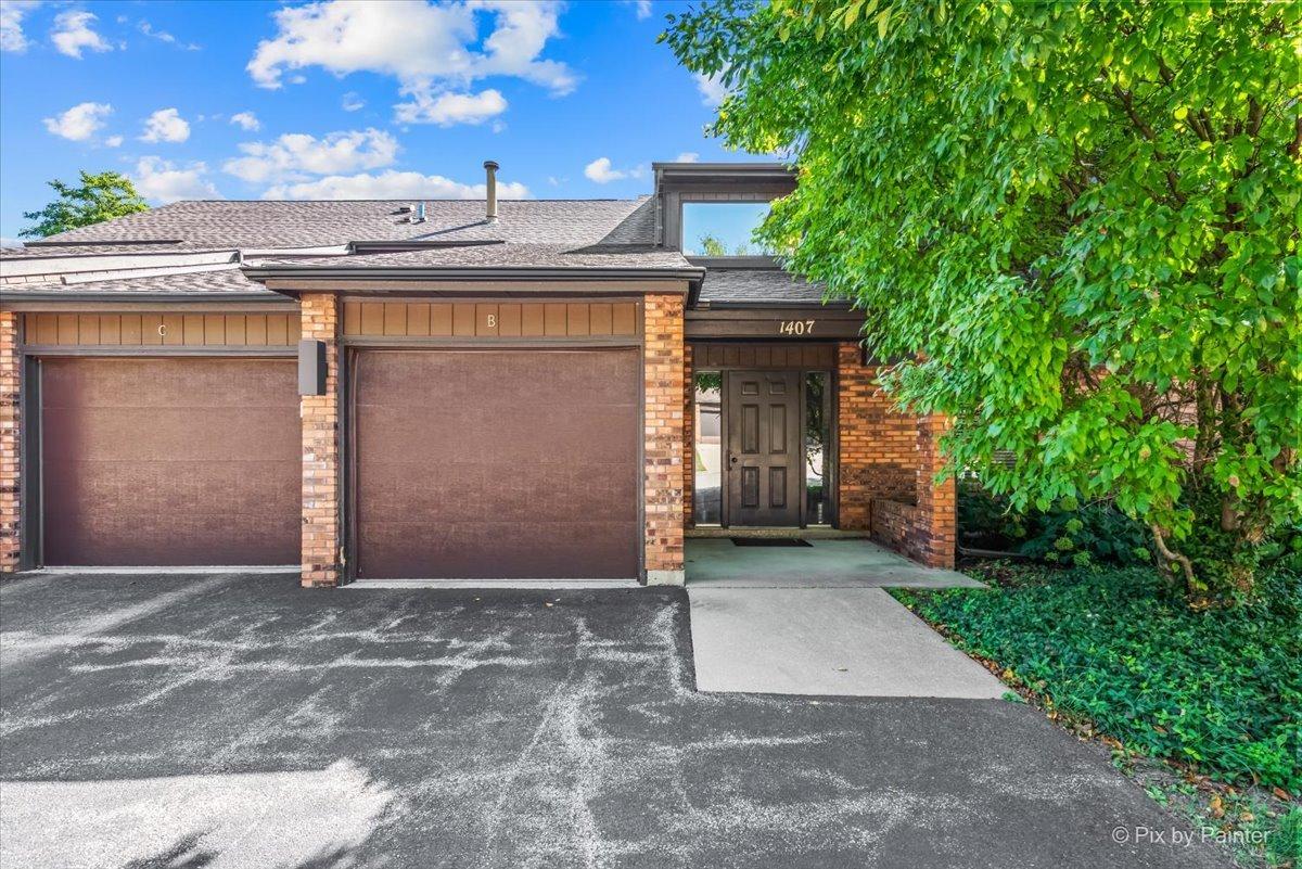 1407 Creekside Ct. #B, Elgin, IL 60123