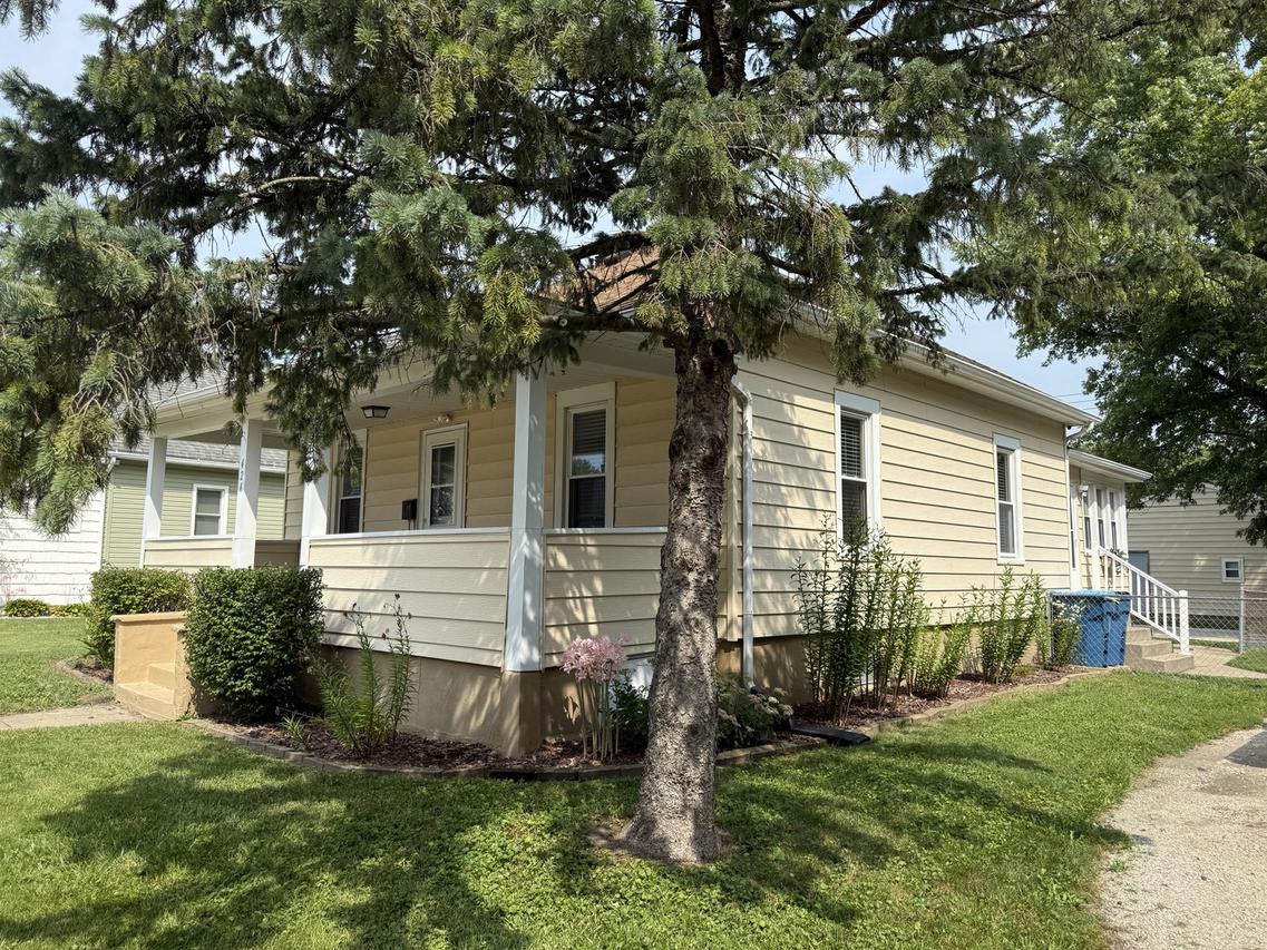 424 E 1st St., Oglesby, IL 61348