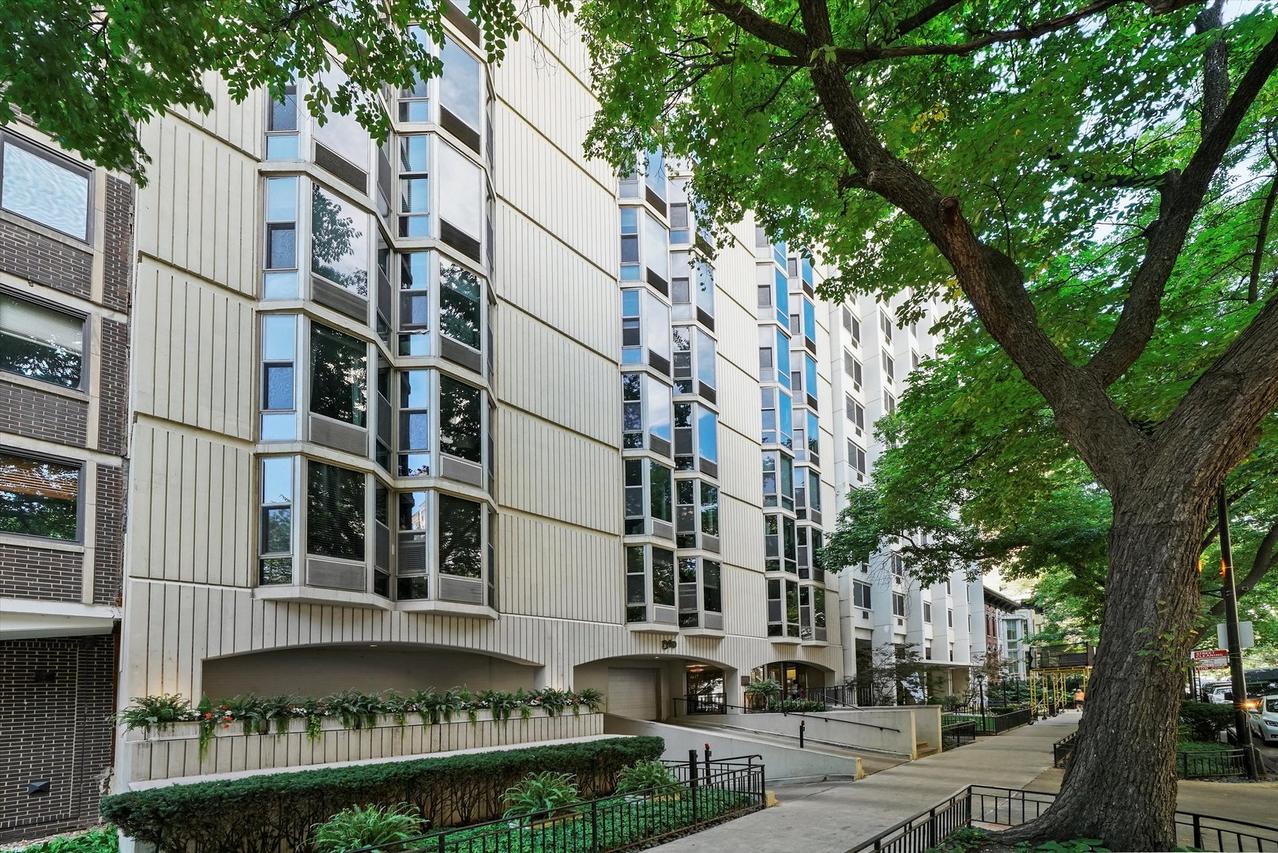 1340 N Dearborn St. #17A, Chicago, IL 60610