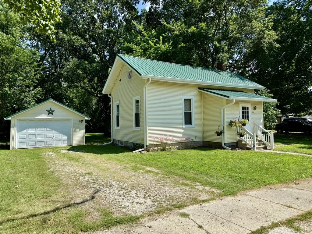 812 Eddy St., Sandwich, IL 60548