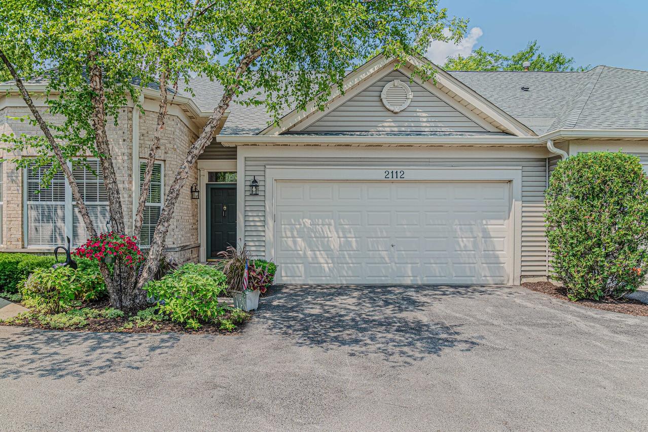 2112 Carillon Dr., Grayslake, IL 60030