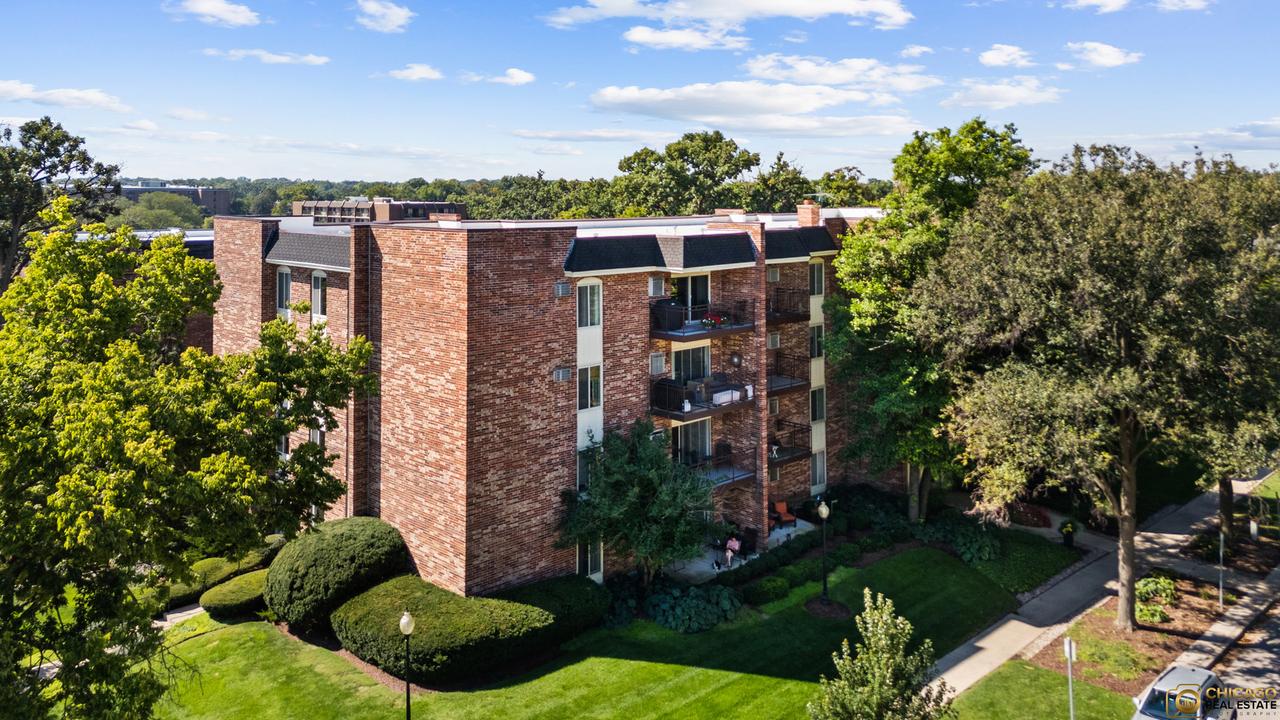 4900 Forest Ave. #205, Downers Grove, IL 60515