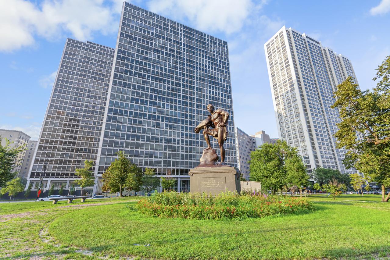 330 W Diversey Pkwy. #1508, Chicago, IL 60657