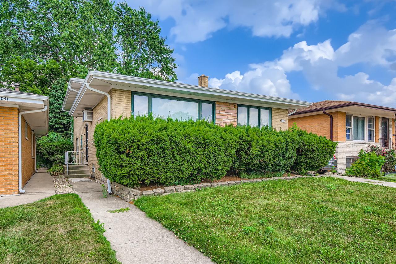 9045 S Sacramento Ave., Evergreen Park, IL 60805