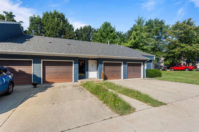 2579 Clayton Blvd., Champaign, IL 61822