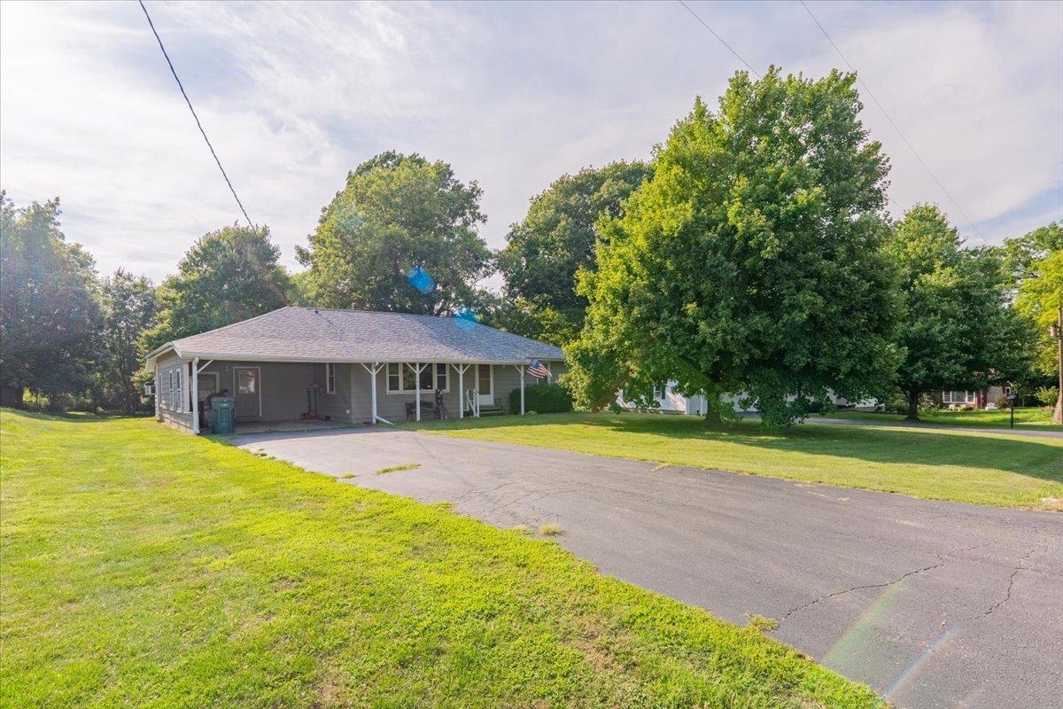 5547 Stone Rd., Clinton, IL 61727
