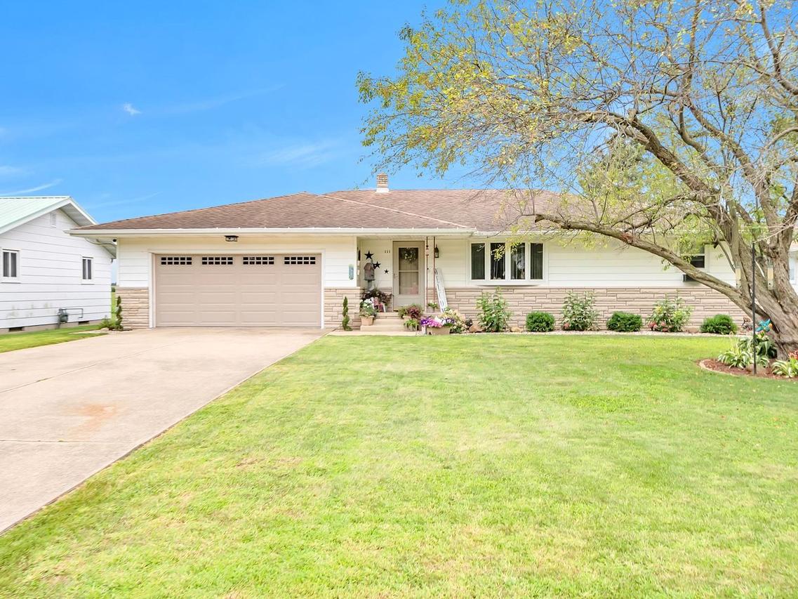 111 Countryside Ln., Crescent City, IL 60928