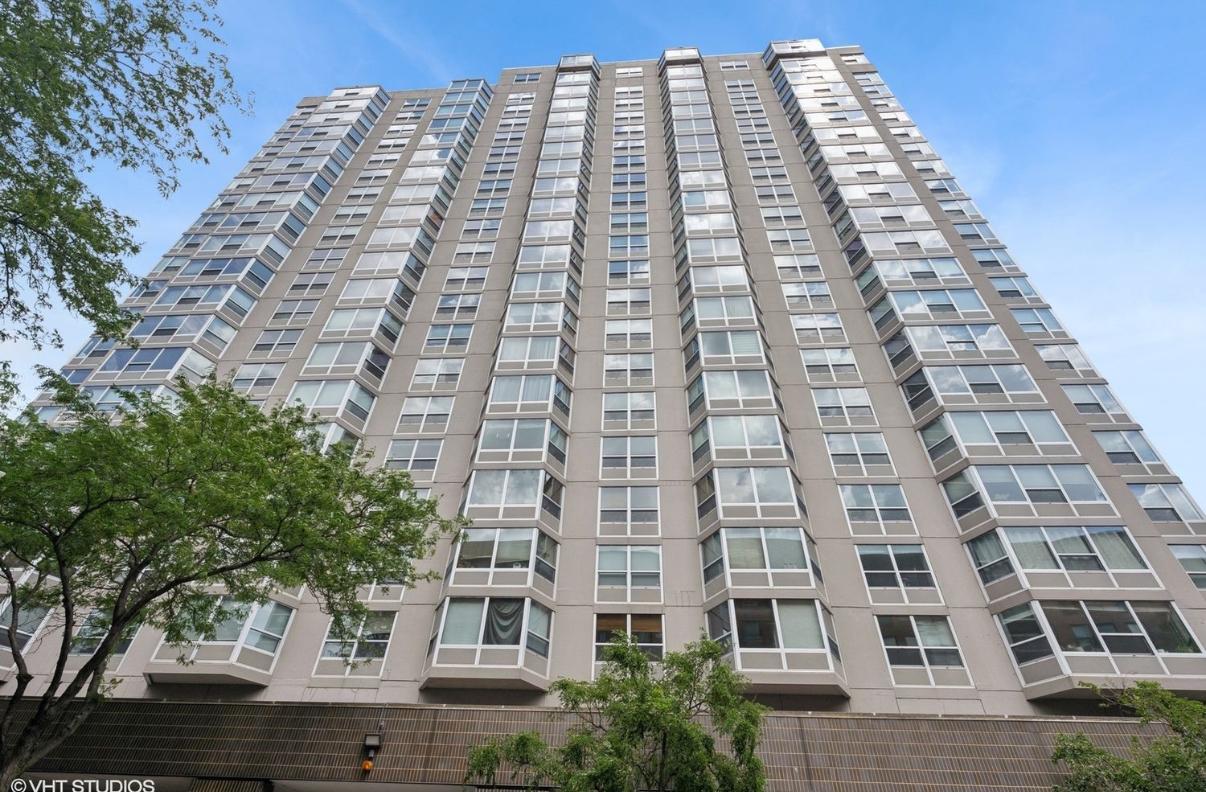 720 W Gordon Ter. #15N, Chicago, IL 60613