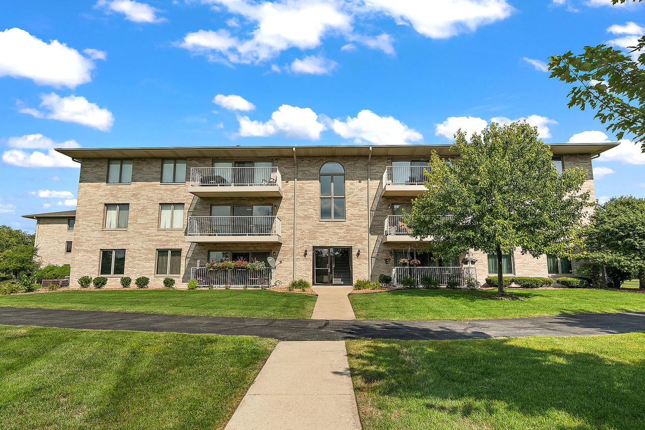 1041 Ashley Ct. #1A, Lockport, IL 60441