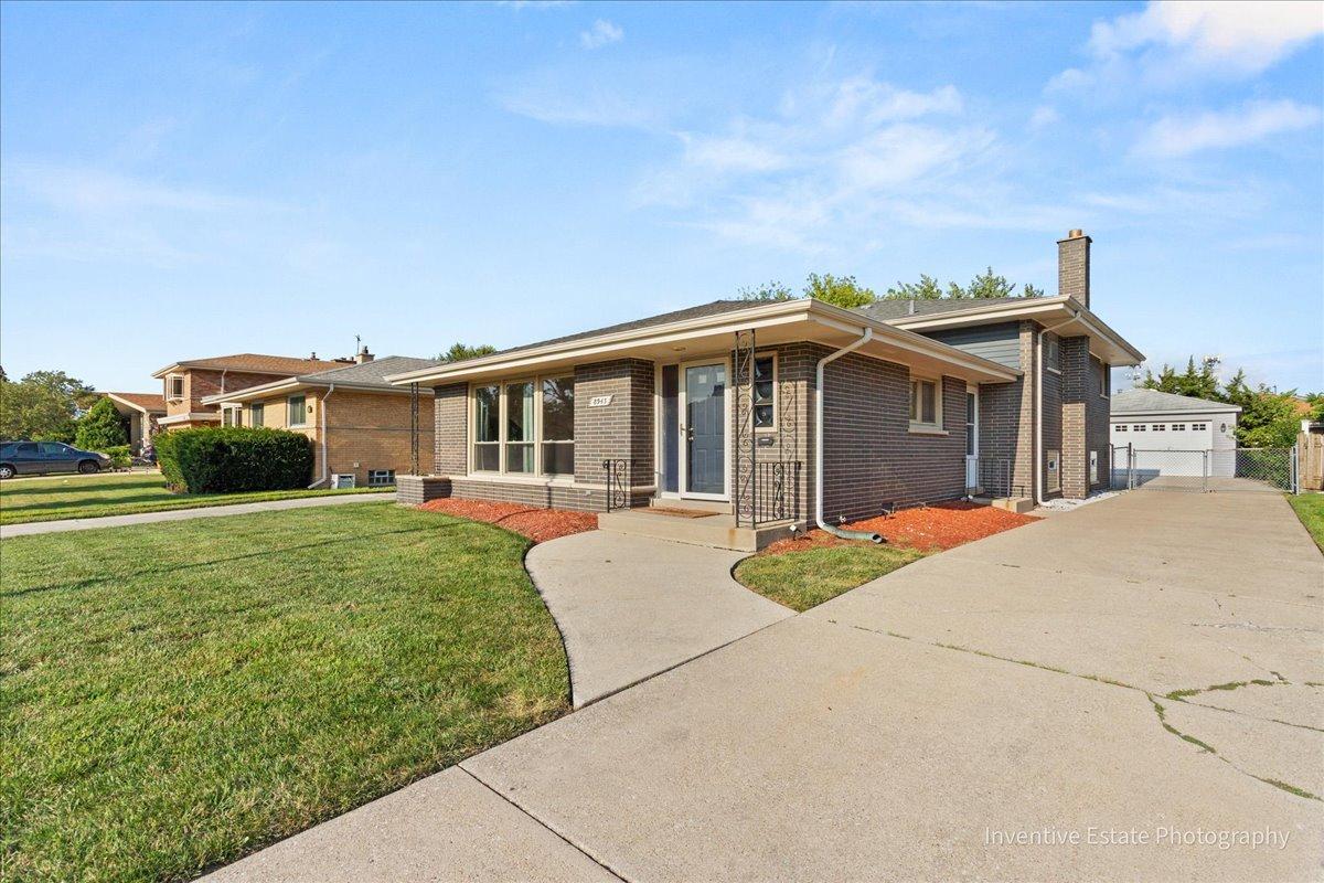 8943 S Richmond Ave., Evergreen Park, IL 60805