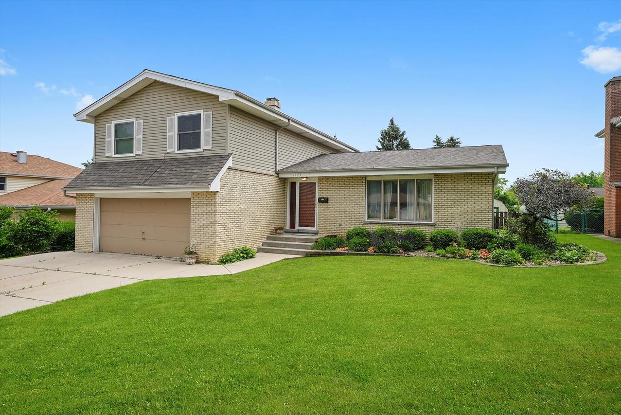 1125 Charlene Ln., Schaumburg, IL 60193