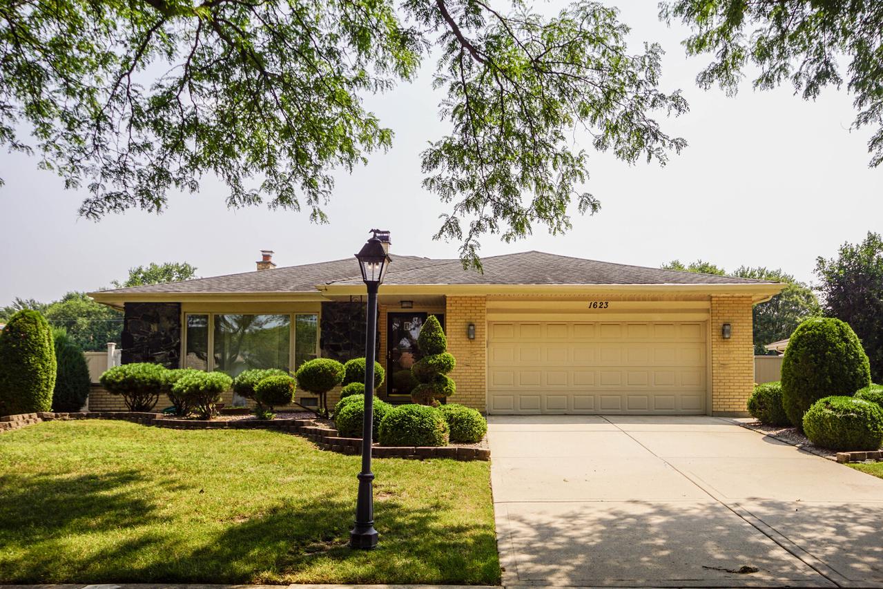 1623 Clemens Rd., Darien, IL 60561
