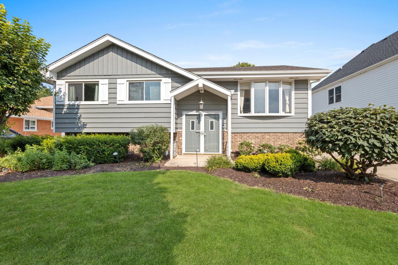 551 N Michigan St., Elmhurst, IL 60126