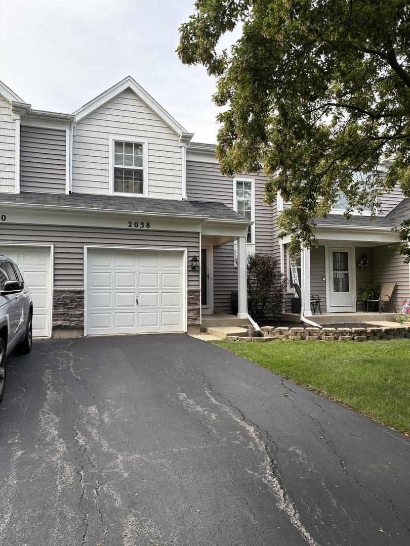 2038 College Green Dr., Elgin, IL 60123