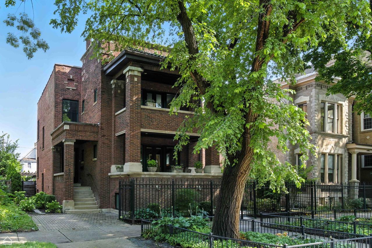 3042 W Palmer Blvd., Chicago, IL 60647