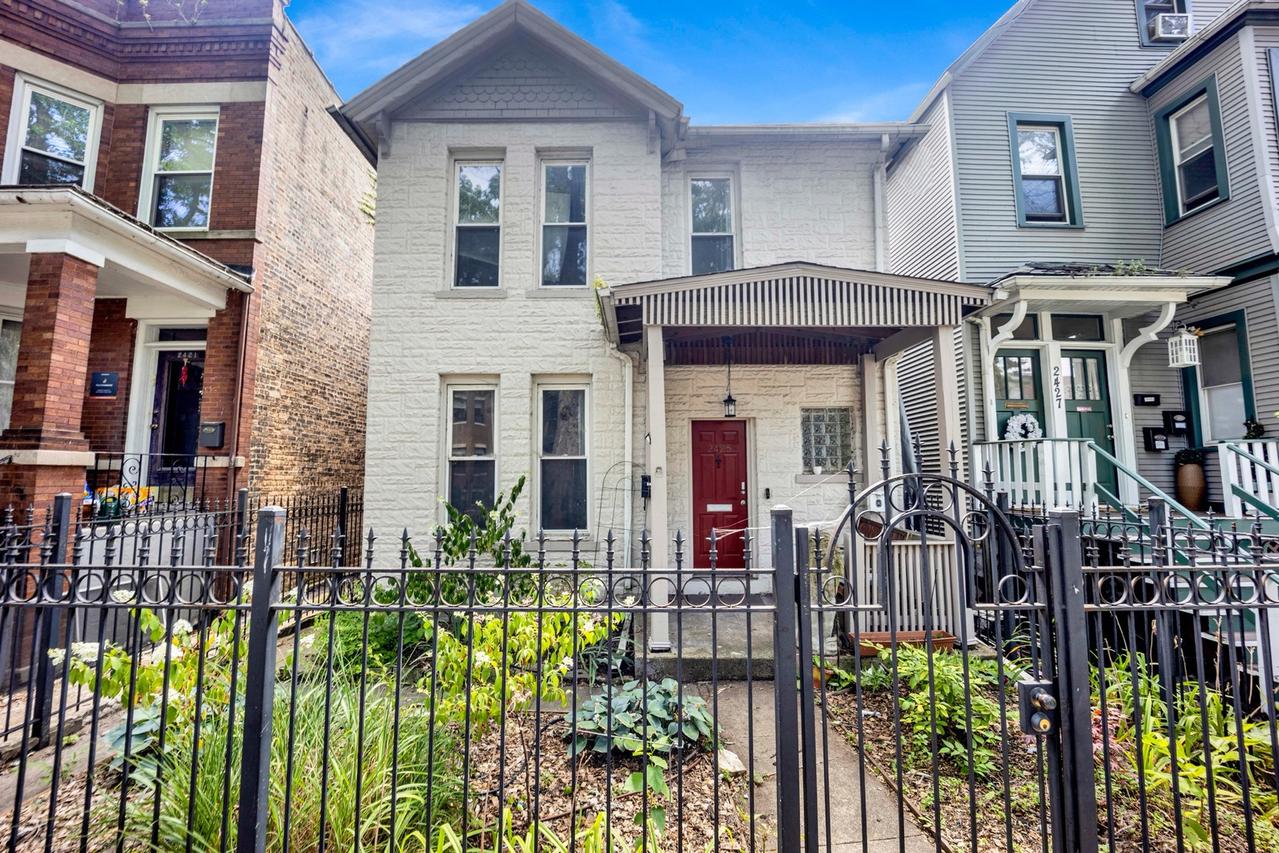 2425 W Lyndale St., Chicago, IL 60647