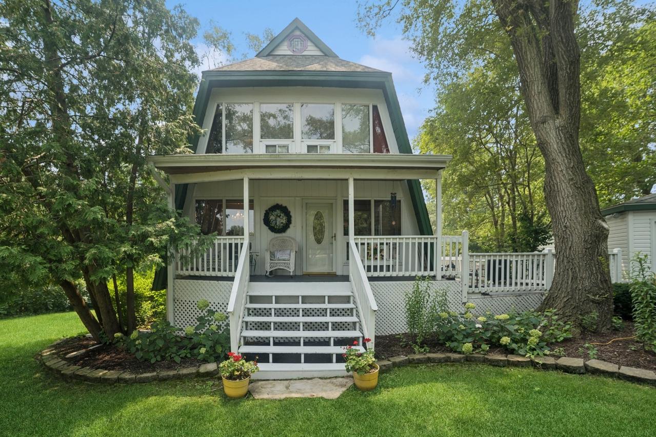 38W371 Glenwood Dr., Batavia, IL 60510
