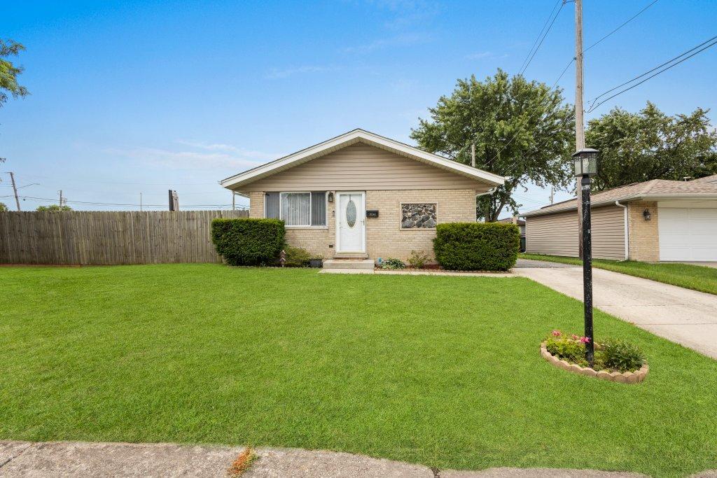 16544 Lisa Ln., Oak Forest, IL 60452