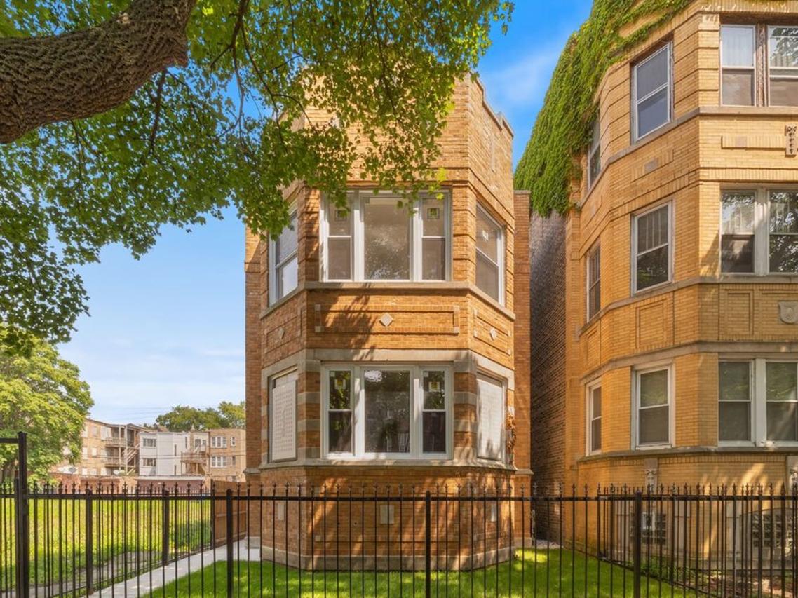 7827 S Kingston Ave., Chicago, IL 60649