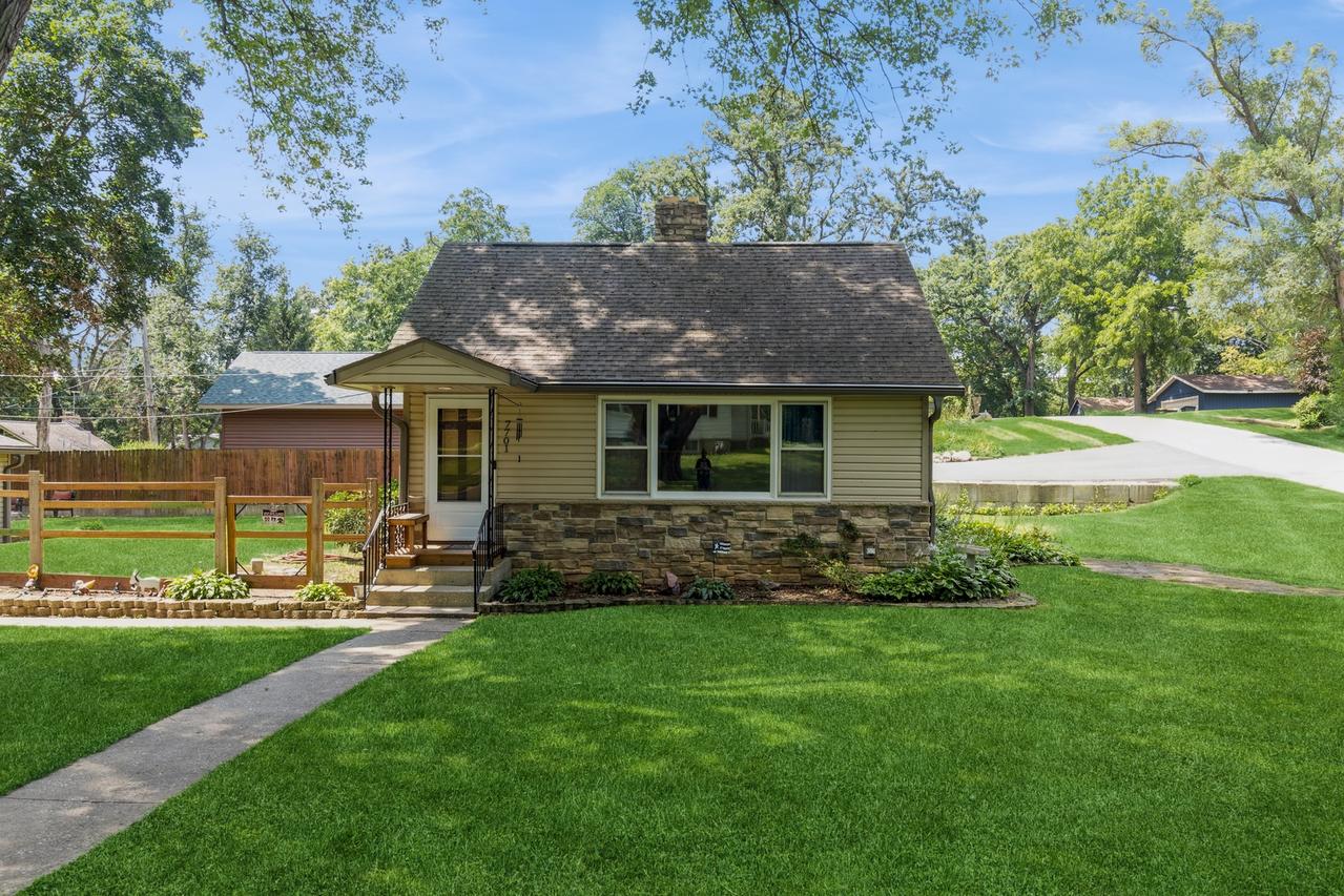 7701 Cedar Rd., Wonder Lake, IL 60097