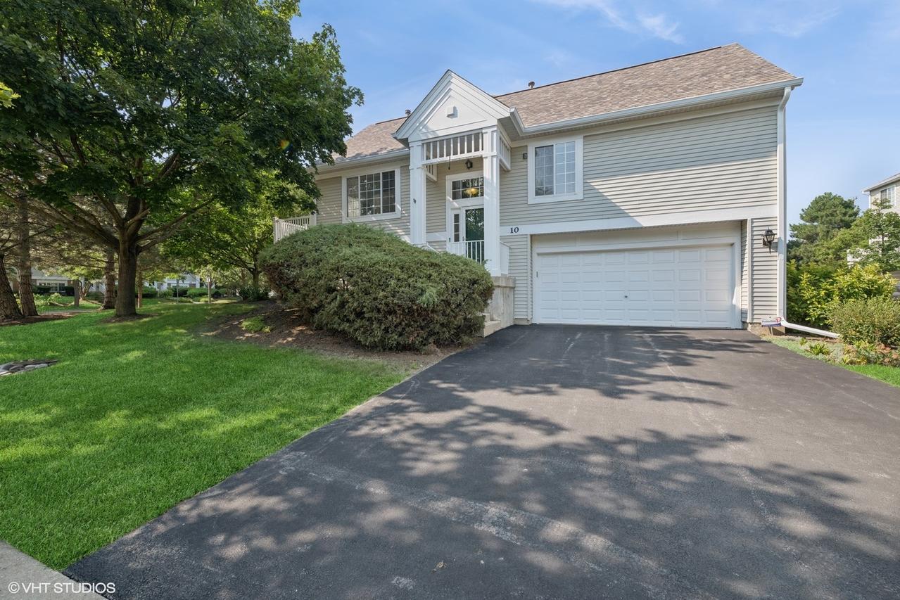 10 Cherbourg Ct., Wheeling, IL 60090