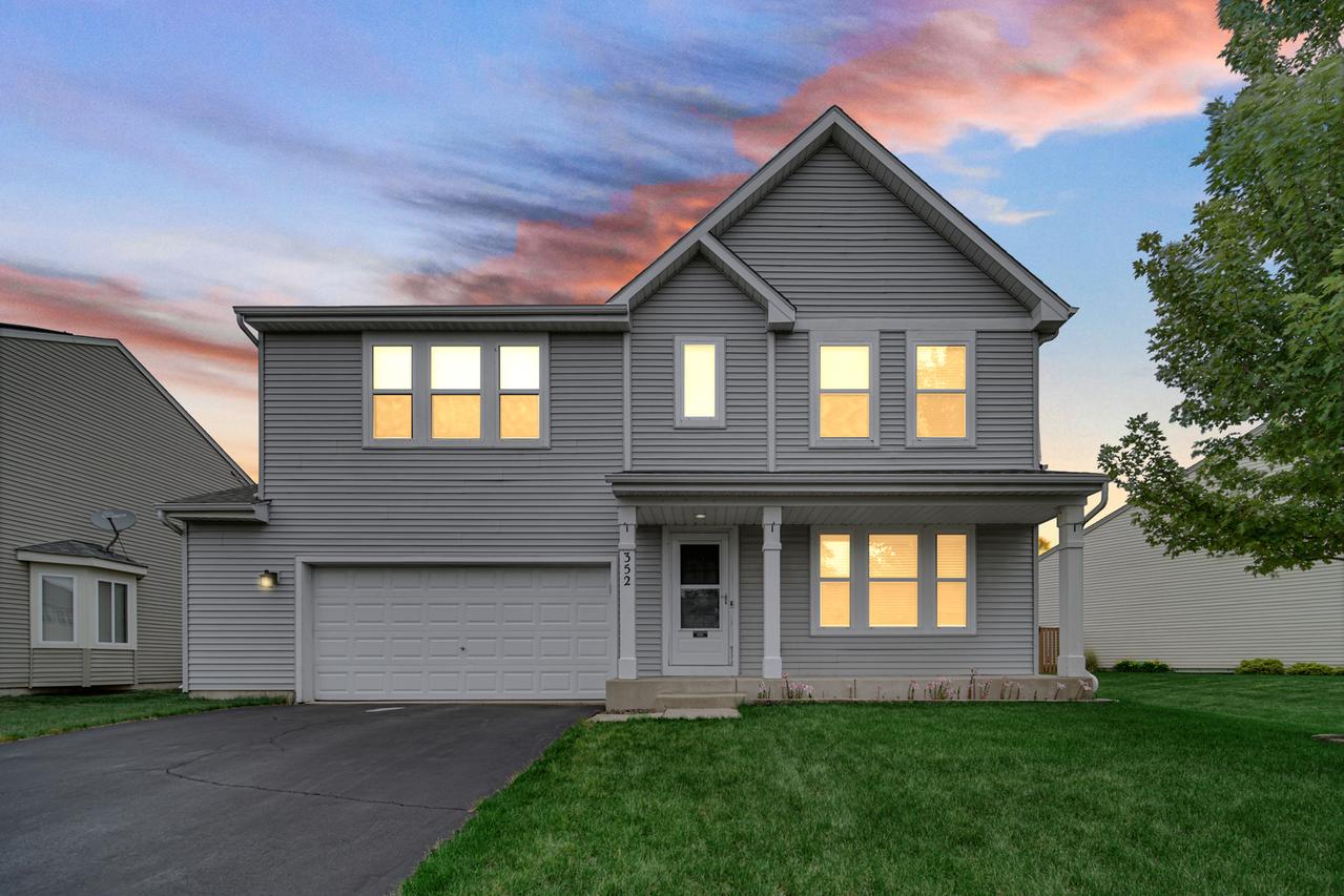 352 Westport Dr., Pingree Grove, IL 60140