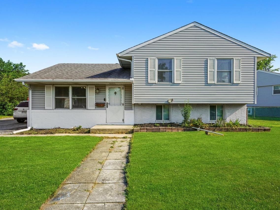 513 E Maple Dr., Glenwood, IL 60425