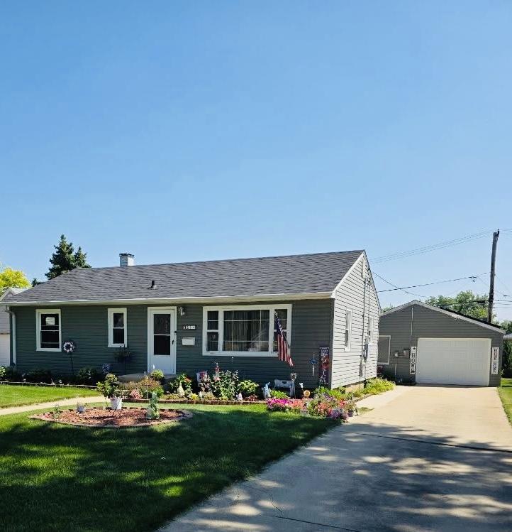 21 S Adams St., North Aurora, IL 60542
