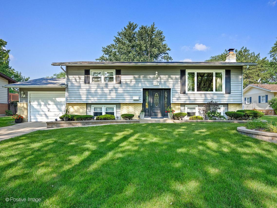 6718 Briargate Dr., Downers Grove, IL 60516