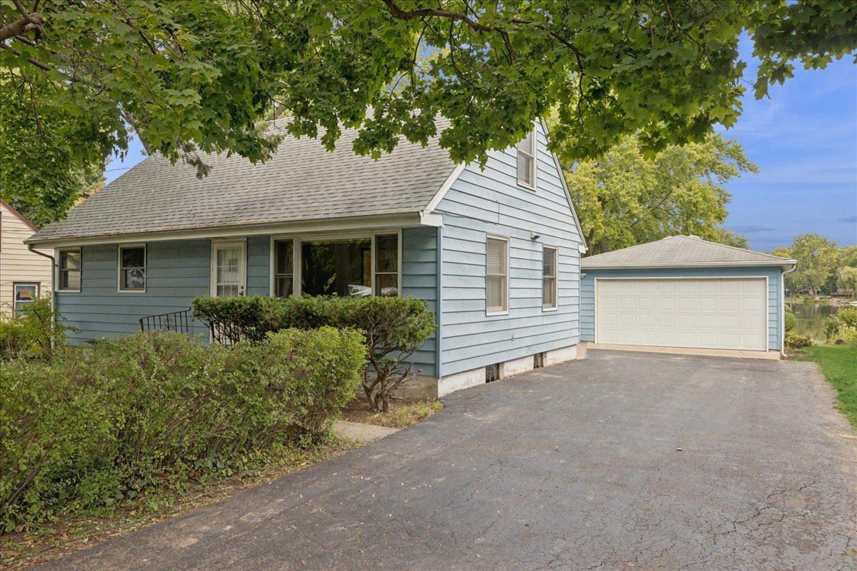 33541 N Greentree Rd., Grayslake, IL 60030