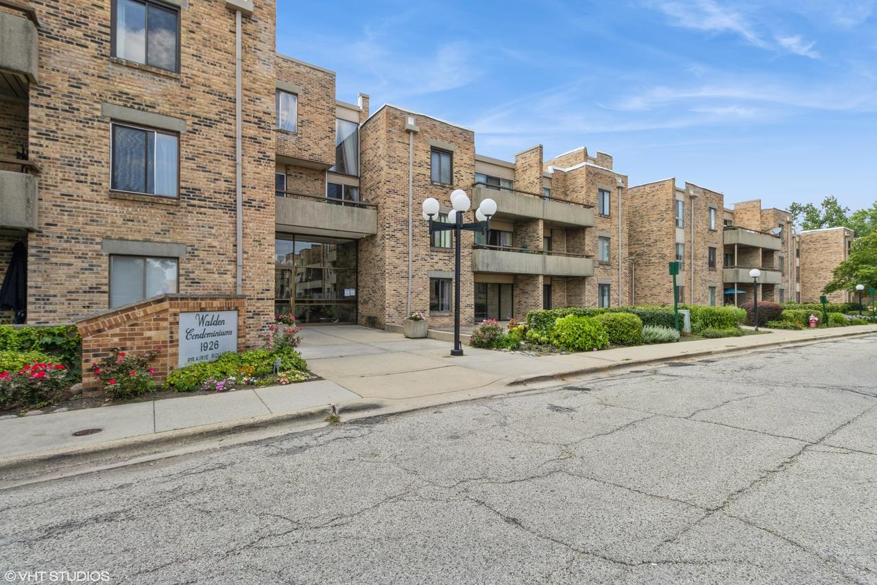 1926 Prairie Sq. #328, Schaumburg, IL 60193