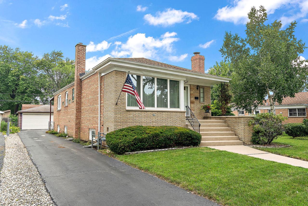 9020 S 49th Ave., Oak Lawn, IL 60453