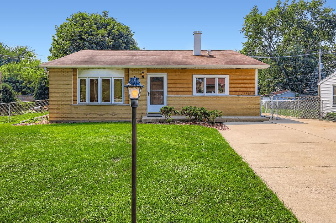 2N046 Clarendon Ave., Lombard, IL 60148