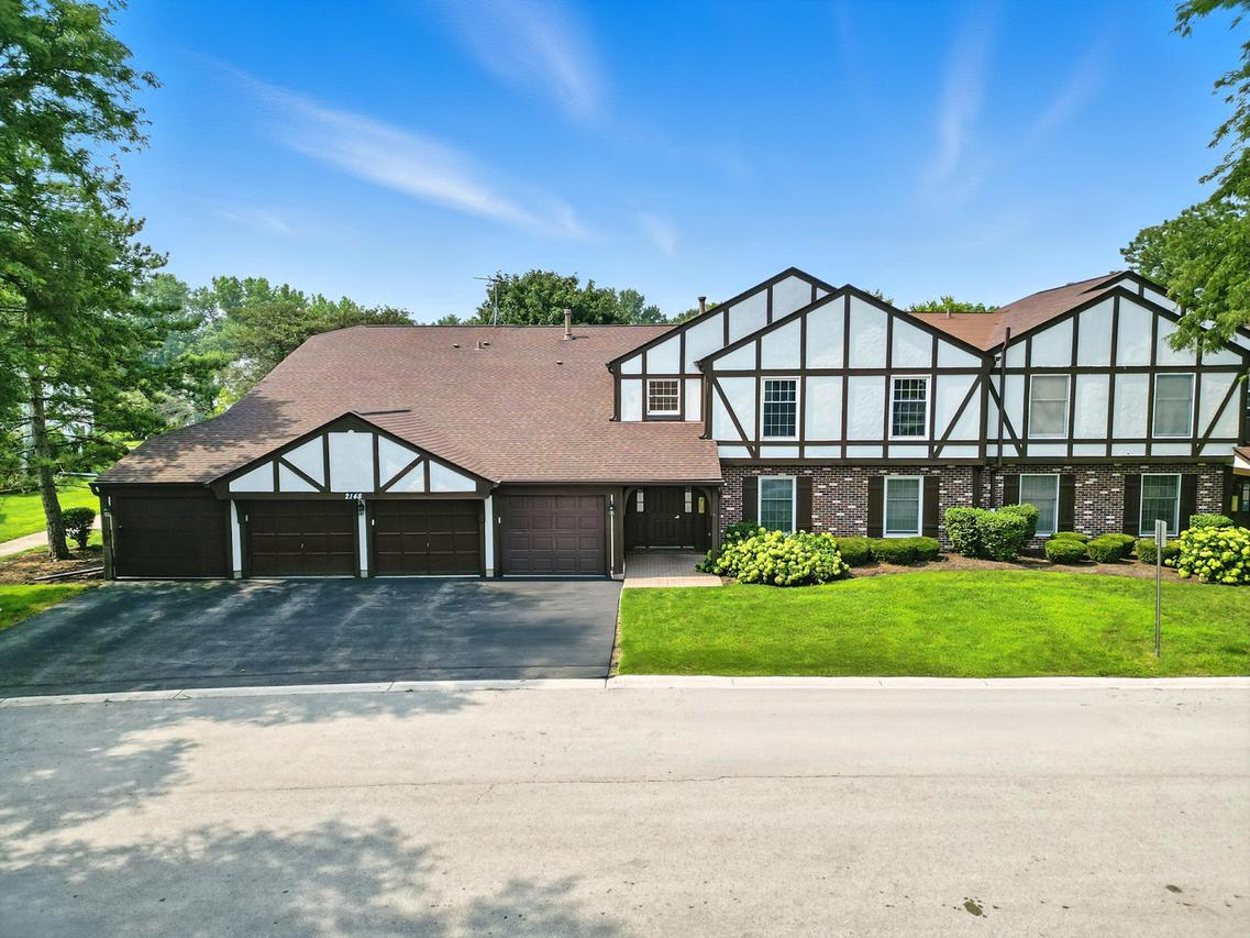 2148 Lancaster Cir. #202B, Naperville, IL 60565
