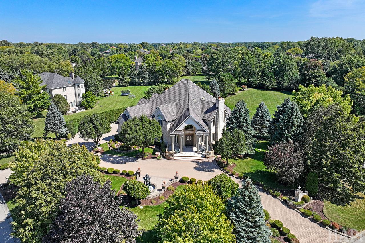 1 Pacer Tr., South Barrington, IL 60010
