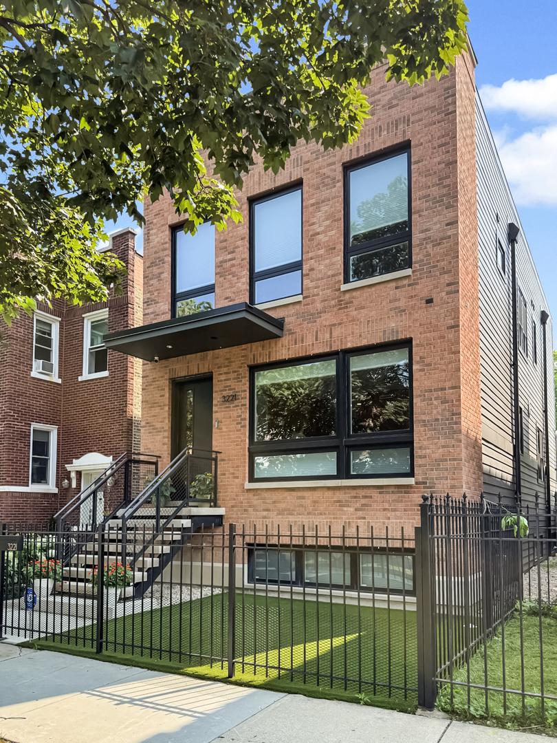 3221 N Kenneth Ave., Chicago, IL 60641