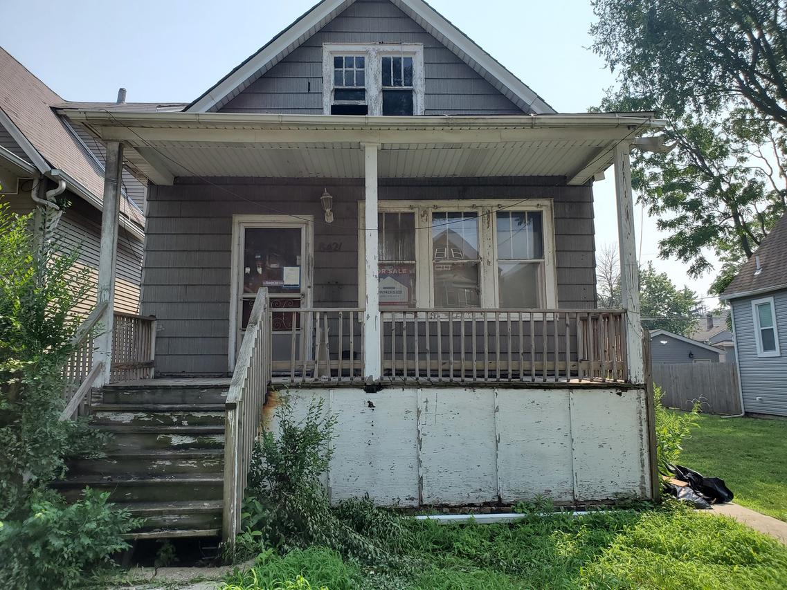 8421 S Escanaba Ave., Chicago, IL 60617
